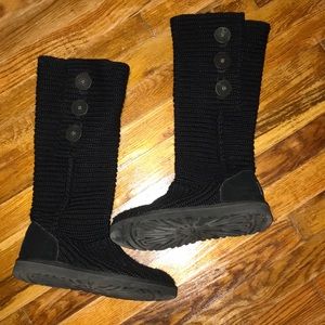 Like NEW-AUTHENTIC Ugg Classic Cardy boot